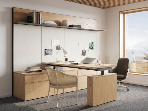 Geiger One Private Office, Rendering PO4, in Natural Oak with Saiba Chair and Landmark Guest Seating.